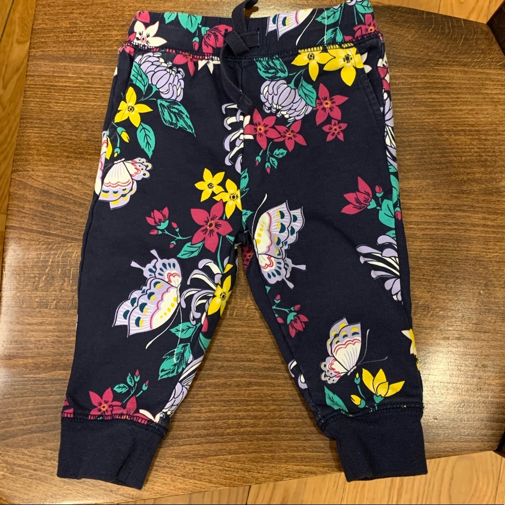 Baby girl joggers from Tea collection